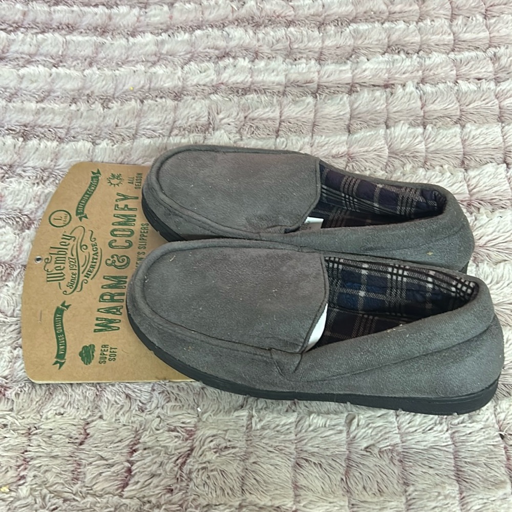 Wembley warm & Comfy Men slippers size Large